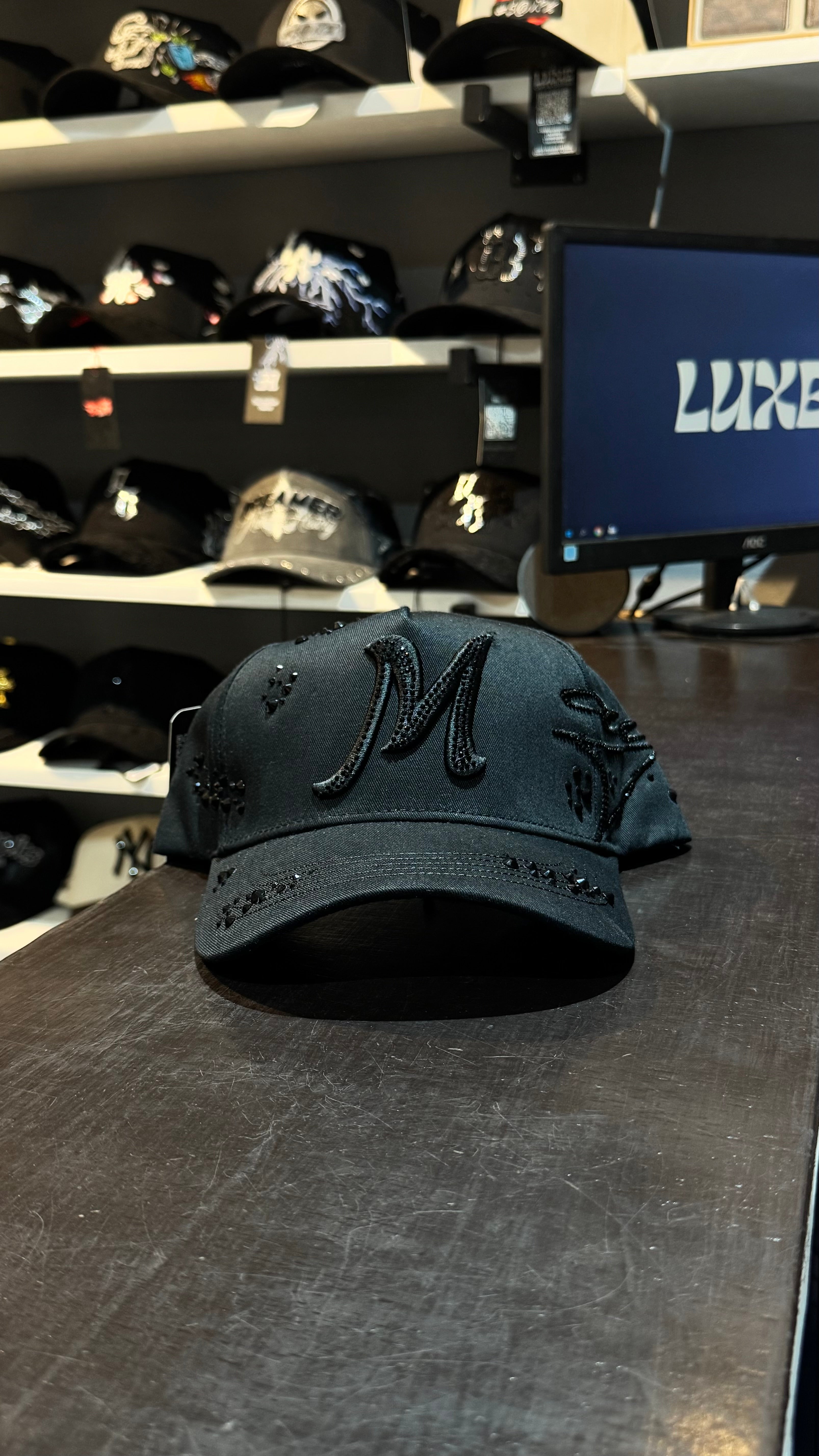 31 Hats - Mago Total Black G5