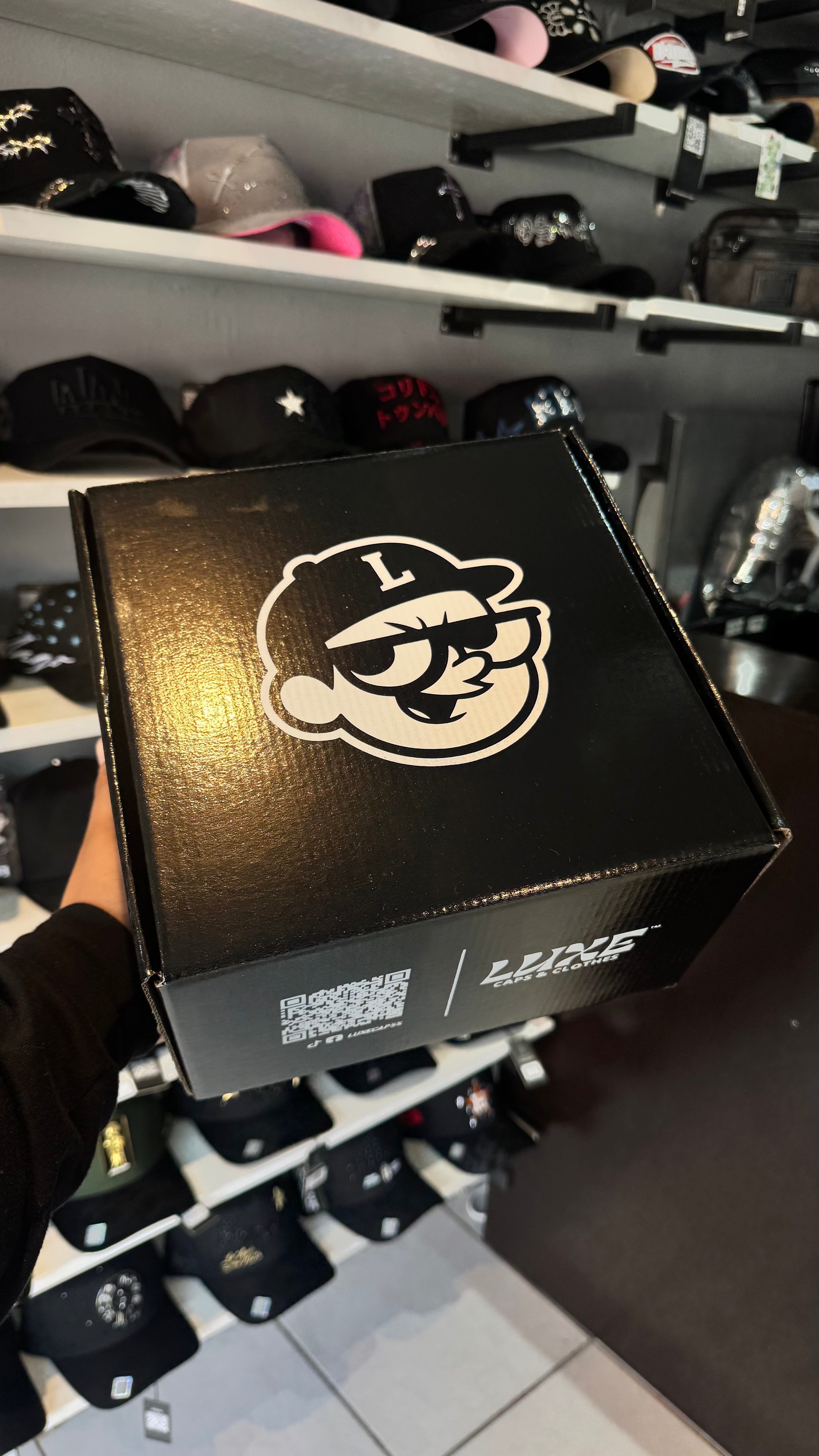 Caja Grande Luxe (Capacidad 5-6 Gorras)