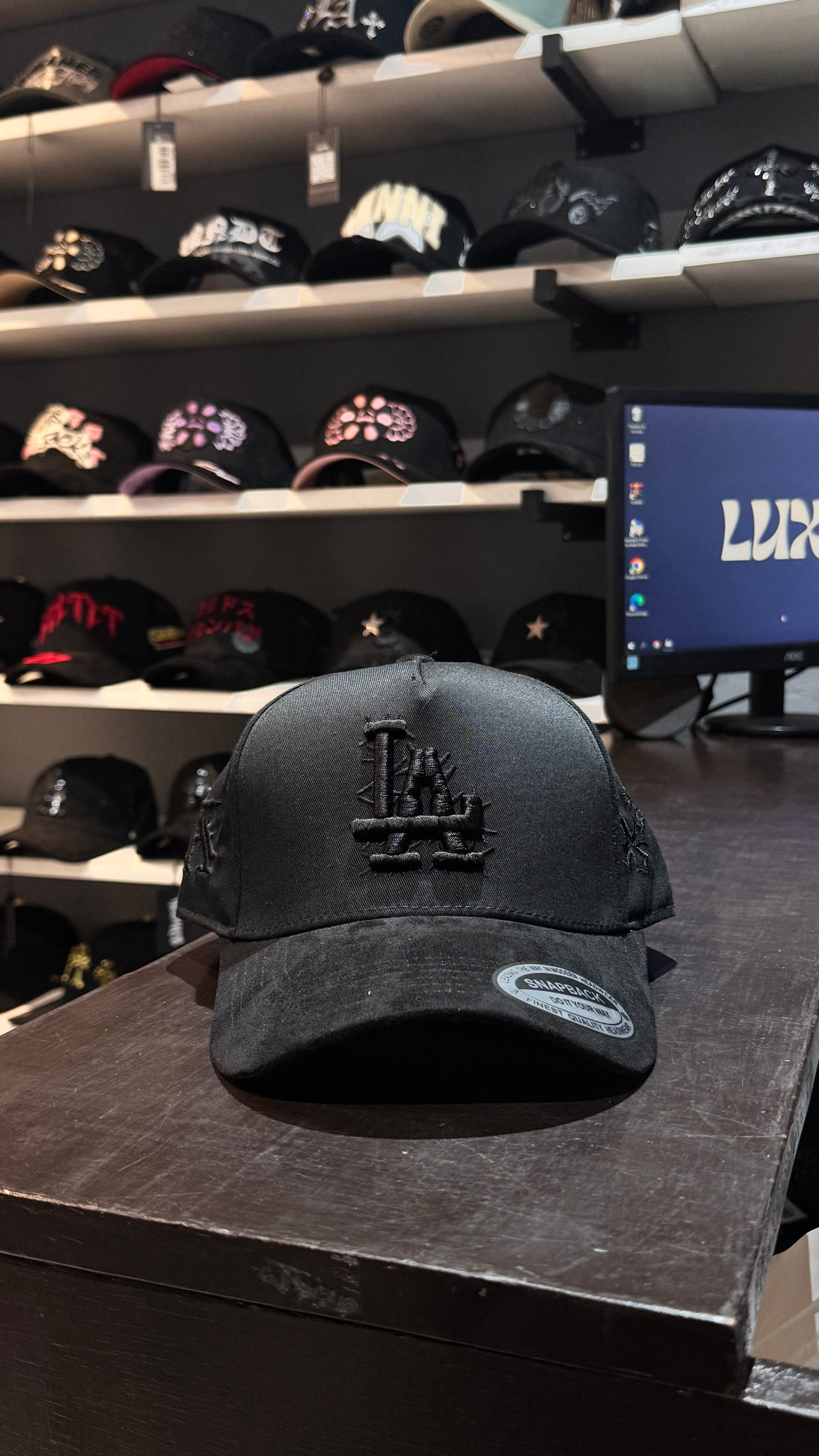Gorra de Gamuza - LA BLACK