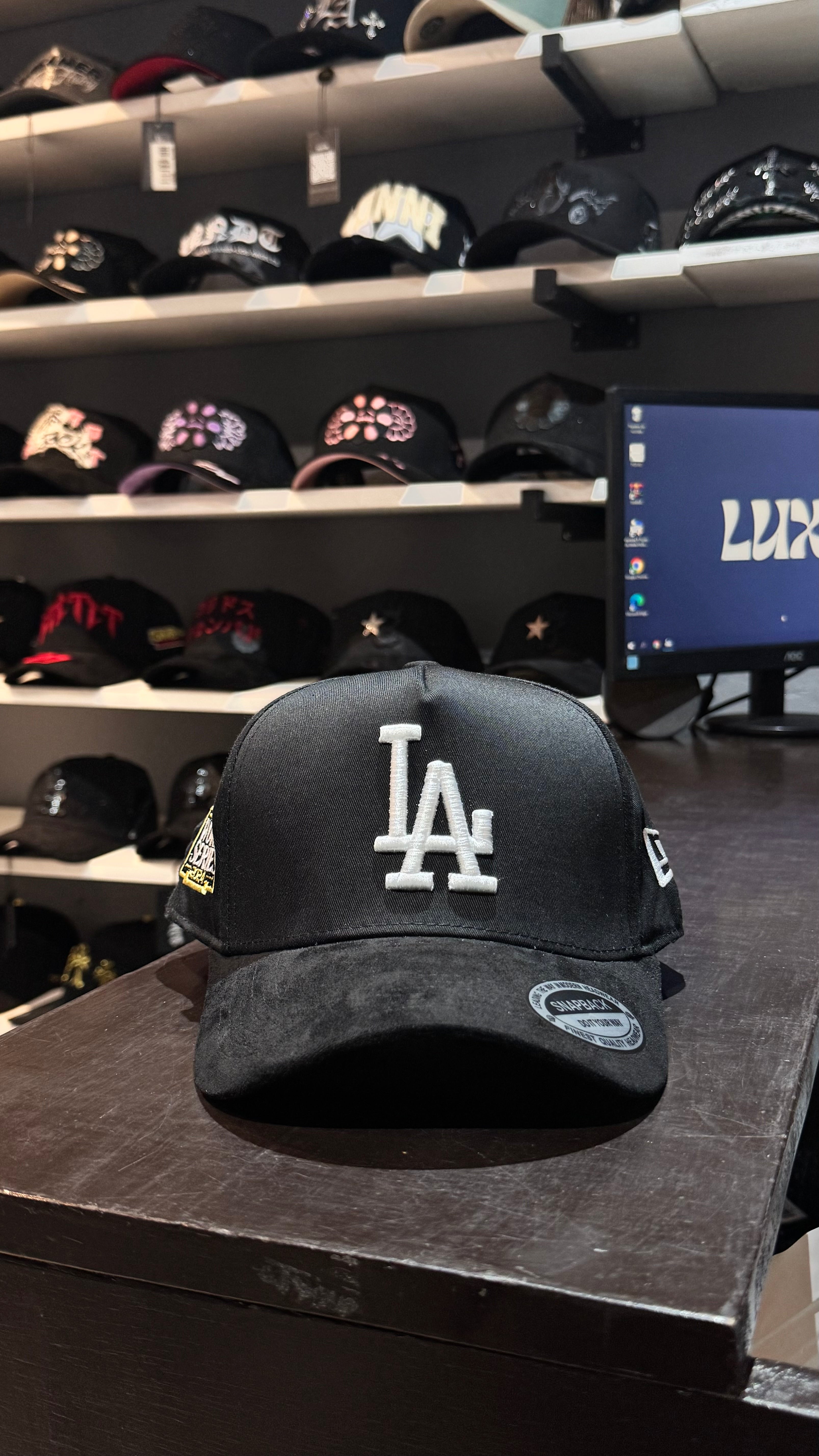 Gorra de Gamuza - LA WHITE