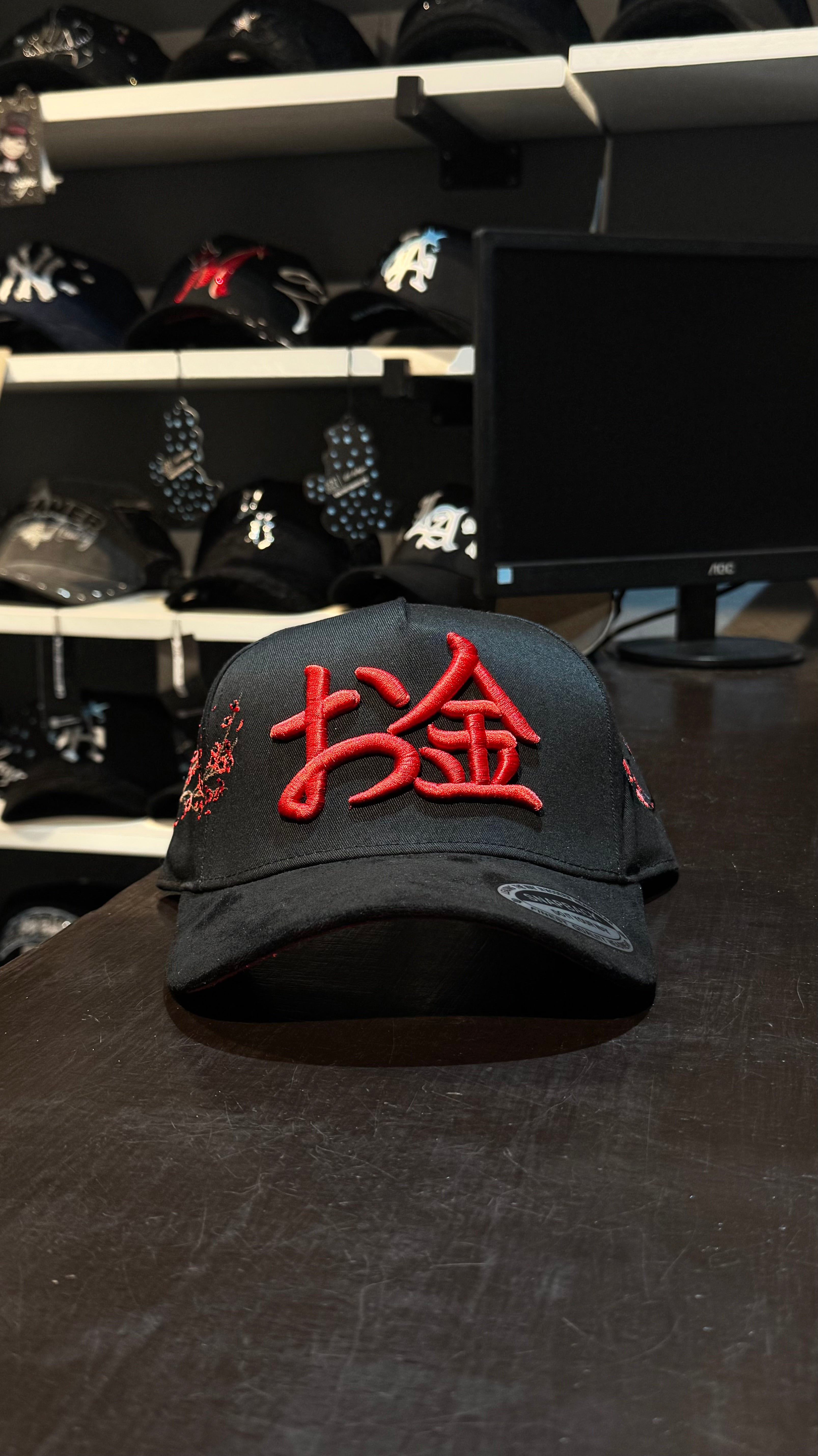 Gorra de Gamuza - Letras Chinas