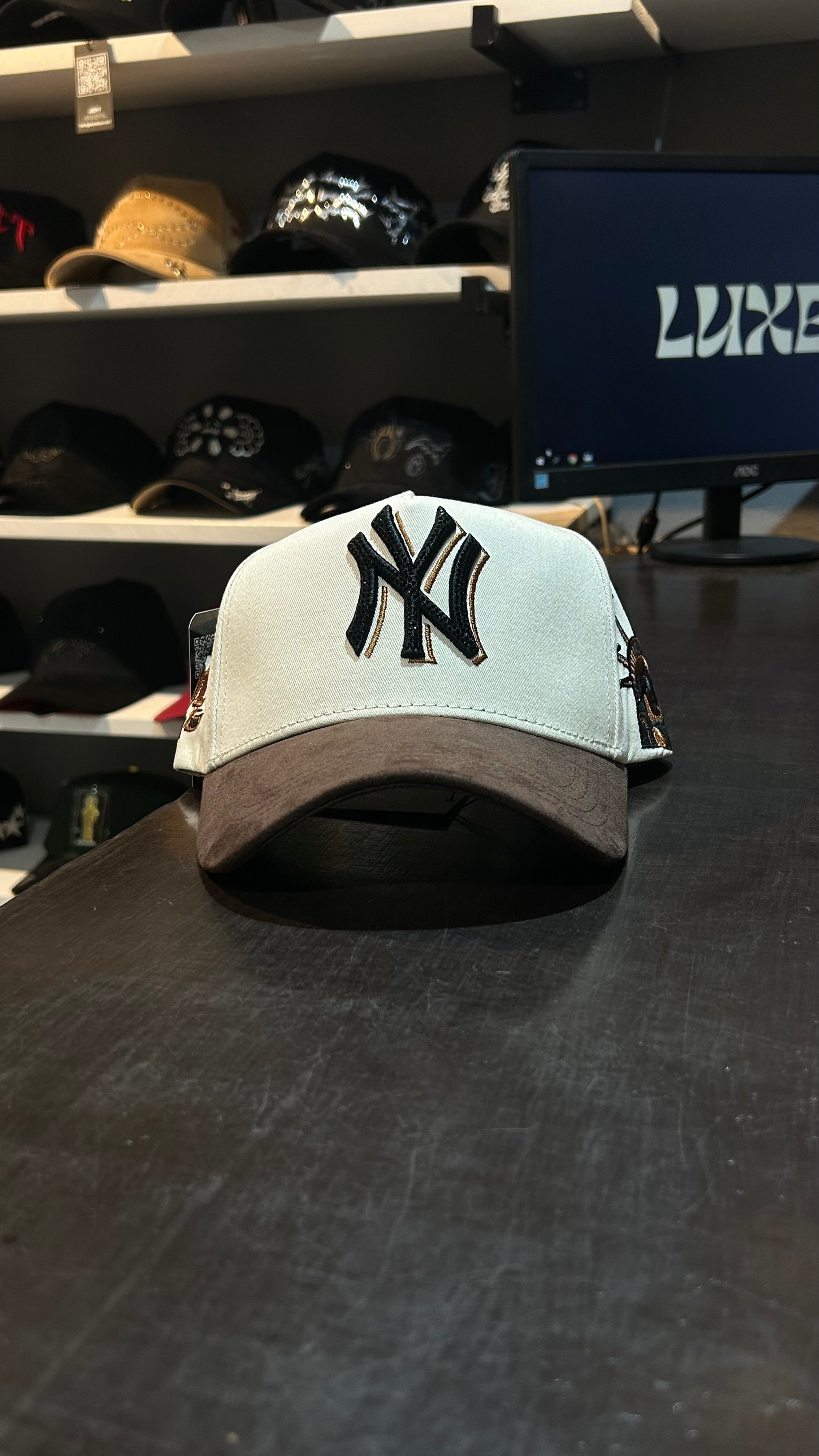 Bigg Boss - NY CAFÉ