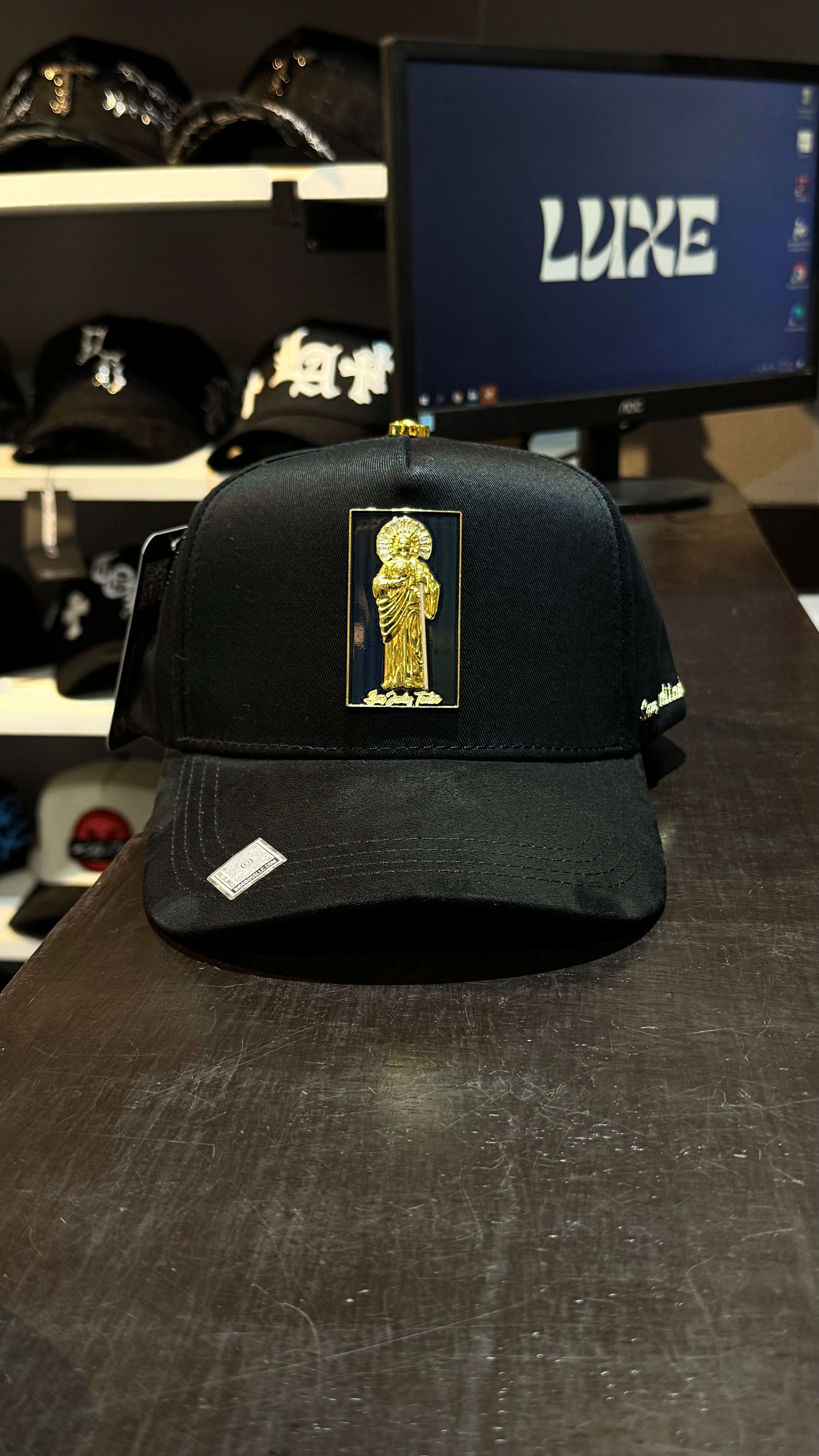 Bigg Boss - San Judas Black